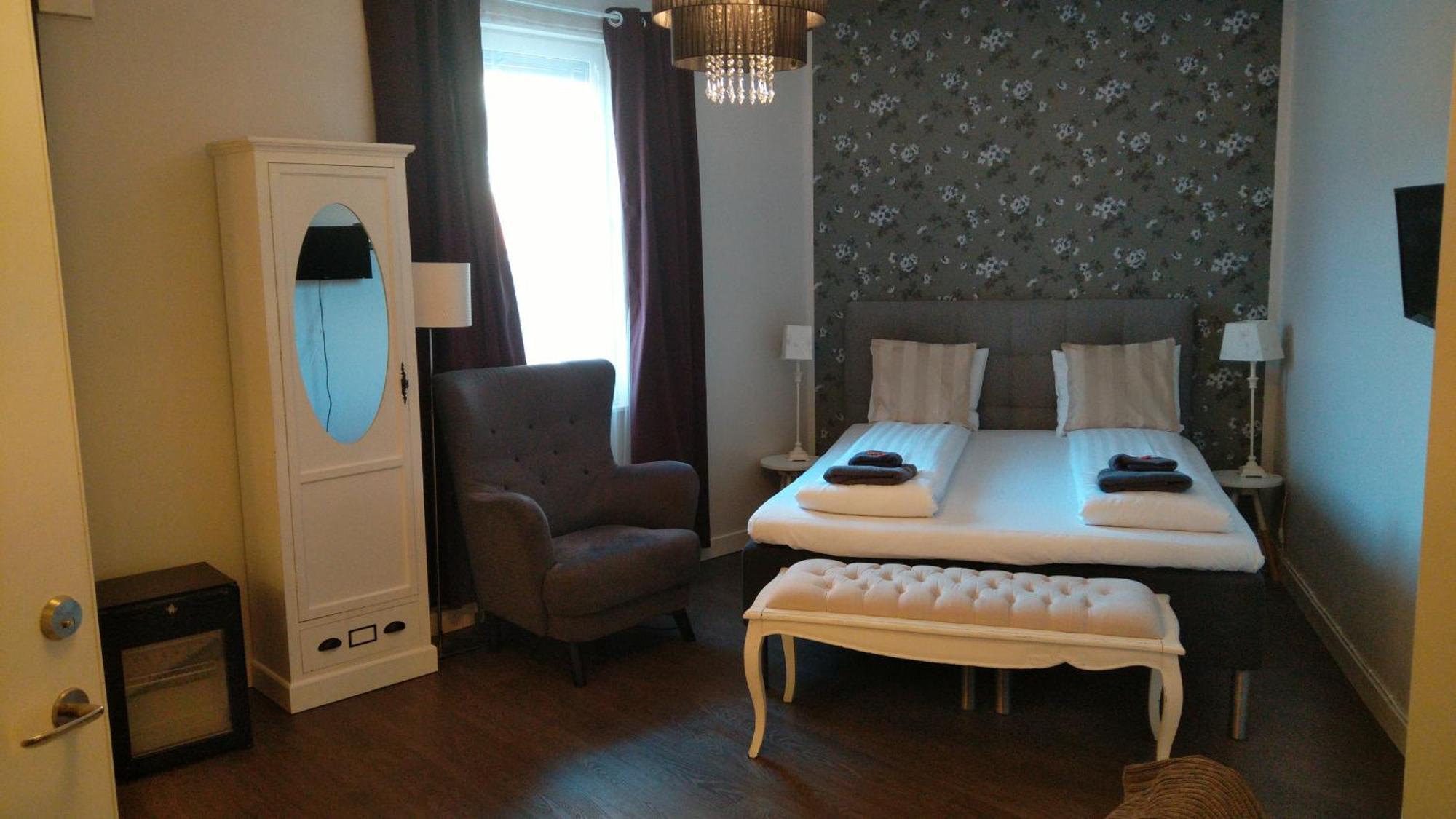 Deluxe Double Room,1586358741:JPEG